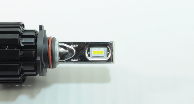 Такую высокую яркость обеспечивают светодиоды Automotive grade LED.