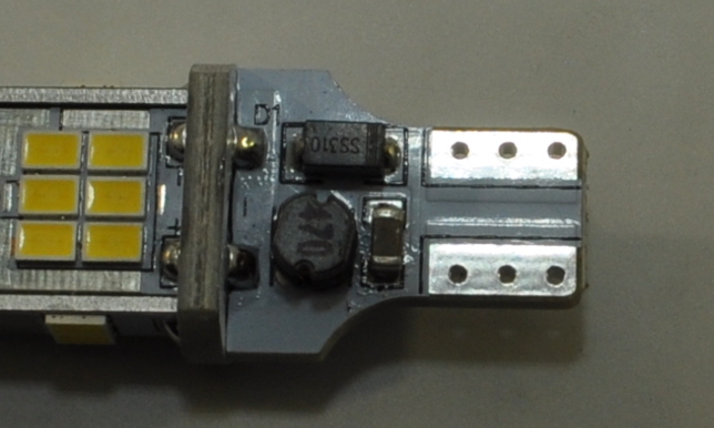 Стабилизатор тока защитит светодиоды от скачков напряжения.